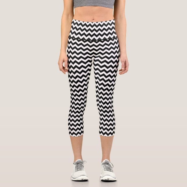 Schwarz-Weiß-Zigzag-Muster, Zickzack Muster Capri Leggings (Vorderseite)