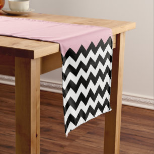 Schwarz-Weiß-Zigzag-Muster, Zickzack, rosa Mittelgroßer Tischläufer