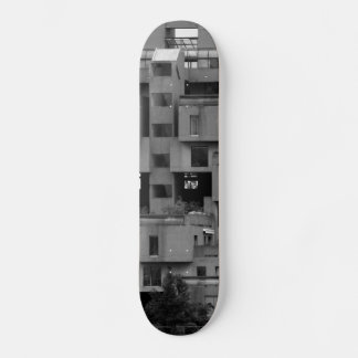 Schwarz-weiße Architektur Skateboard