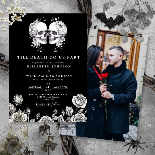 Schwarz-weiße bis todgotische Skulls Foto Hochzeit Einladung (Black White Till Death Gothic Skulls Photo Wedding Invitation)