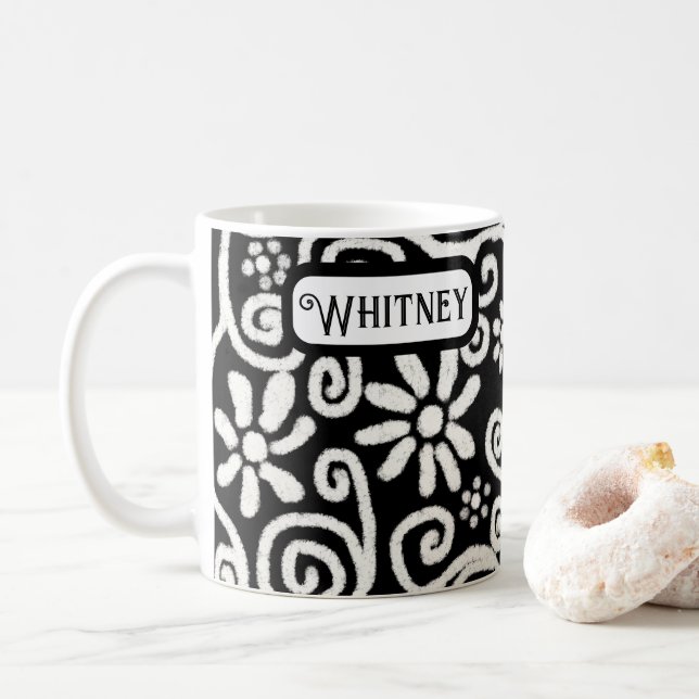 Schwarz-weiße Blume mit Blumen und Wirbel Personal Kaffeetasse (Mit Donut)