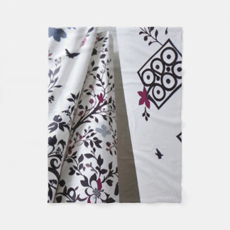 Schwarz-weiße Blumendecke Fleecedecke