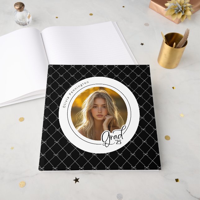 Schwarz-weiße Bows Elegante Modernes Foto Grad Gästebuch (Vorderseite offen)