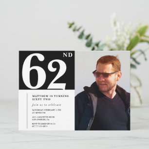 Schwarz-weiße Einladungen zum 62. Geburtstag Foto