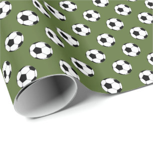Schwarz/Weiße Fußballbälle auf Olivgrün Geschenkpapier