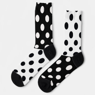 Schwarz-weiße halbe Farbtrennung inverse Polka-Pun Socken