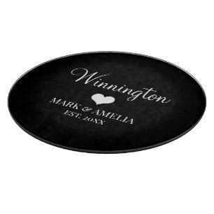 Schwarz-weiße Herzfamilie etabliertes Hochzeitdatu Schneidebrett