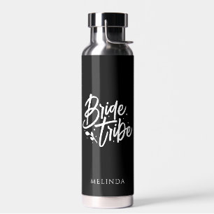 Schwarz-weiße Kalligraphie Bride Stamm Bachelorett Trinkflasche