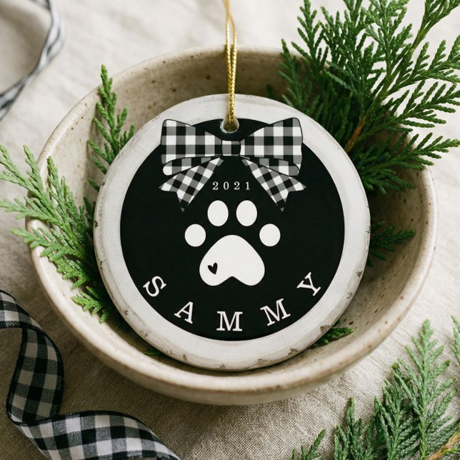 Schwarz-weiße Karierte Paw Print Pet Foto Holz Sli Keramik Ornament (Dog Cat Pet Photo Black White Plaid Bow Keepsake Ceramic Ornament)