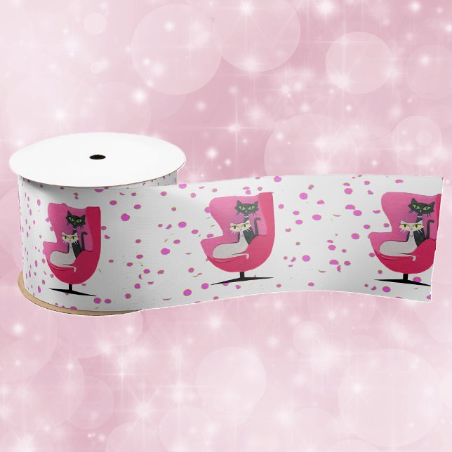 Schwarz-weiße Katzen in rosa Stuhldots der 50er Ja Satinband (Atomic black white cats in pink chair with pinks balloons and dots on gift or decorative ribbon.)