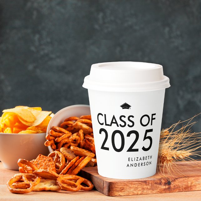 Schwarz-weiße Moderne Personalisierte Graduierungs Pappbecher (Von Creator hochgeladen)