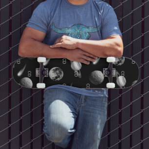 Schwarz-weiße Monogramm-Initialen Skateboard