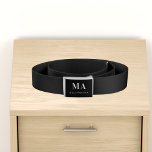 Schwarz-weiße Monogramm-Initittien Name minimalist Gürtel<br><div class="desc">Ein klassisch schicker schwarzer Hintergrund. Personalisieren Sie Ihre Monogramm-Initialen und Ihren Namen und fügen Sie sie hinzu. Modern,  trendig und einfach.</div>