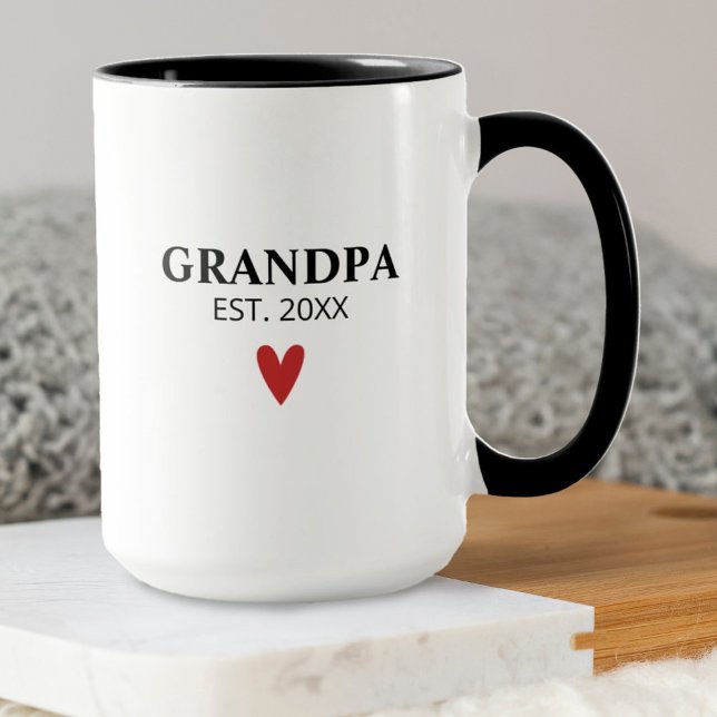 Schwarz-weiße Opa Birth Ankündigung Tasse (A simple grandpa birth announcement mug)