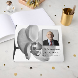 Schwarz-weiße Orchideenfeier zum Gedenken an das L Gästebuch