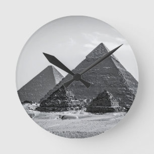 Schwarz-weiße Pyramiden Runde Wanduhr