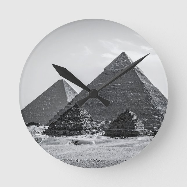 Schwarz-weiße Pyramiden Runde Wanduhr (Vorderseite)
