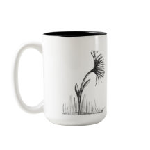 Schwarz-weiße Skizze einer Blume auf einem Kaffeeb