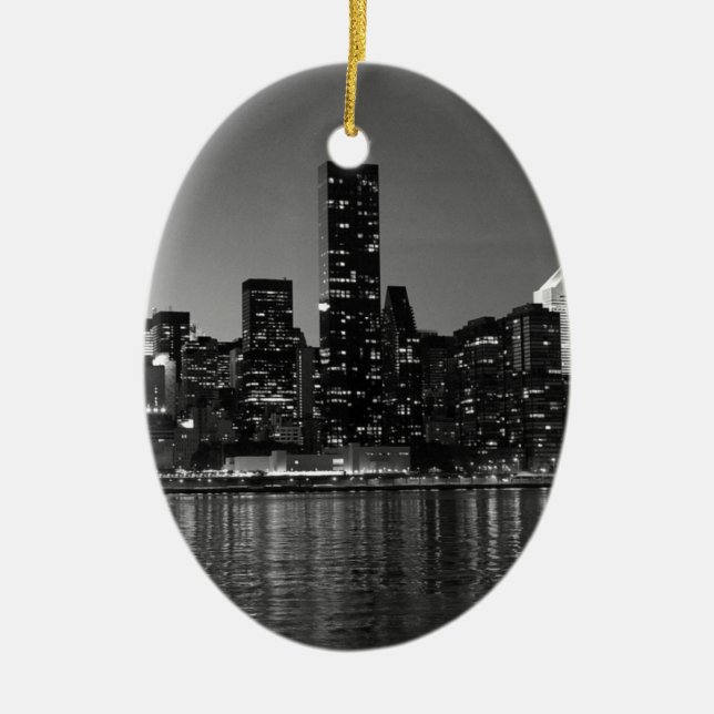 Schwarz-weiße Skyscaper-Silhouette in New York Keramik Ornament (Vorne)