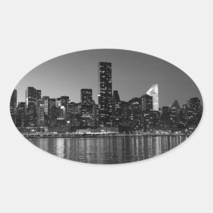 Schwarz-weiße Skyscaper-Silhouette in New York Ovaler Aufkleber