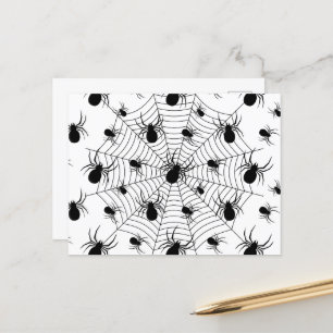 Schwarz-weiße Spinnennetzmuster Halloween Postkarte