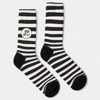 Schwarz-weiße Streifen mit Ihren Initialen Socken