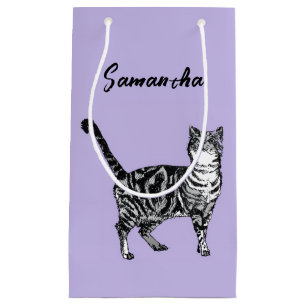 Schwarz-weiße Tabby-Katze Mädchen Name Lila Kleine Geschenktüte