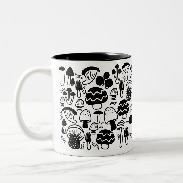 Schwarz-weiße Tasse im Pilz (Links)