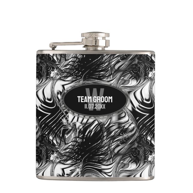 Schwarz-weiße Wavy-Muster-Trauzeugen-Geschenk Flachmann (Vorderseite)