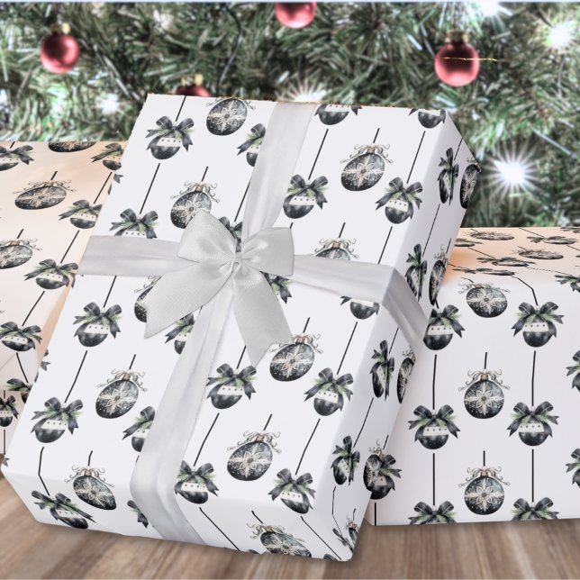 Schwarz-weiße Weihnachtsschmuck Geschenkpapier (Black White Christmas Ornament Wrapping Paper)