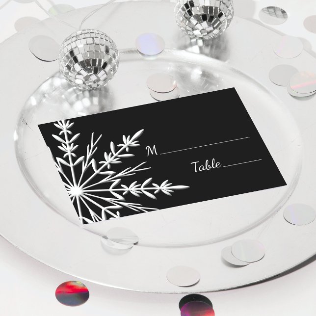 Schwarz-weiße Winter-Hochzeiten mit Schneeflocken  Platzkarte (Set a festive table with the wintery Black and White Snowflake Winter Wedding Place Card.)