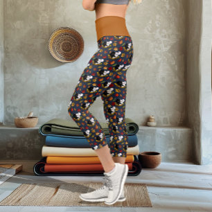 Schwarz Weiße Wölfe Mondlicht Herbstblätter Capri Leggings