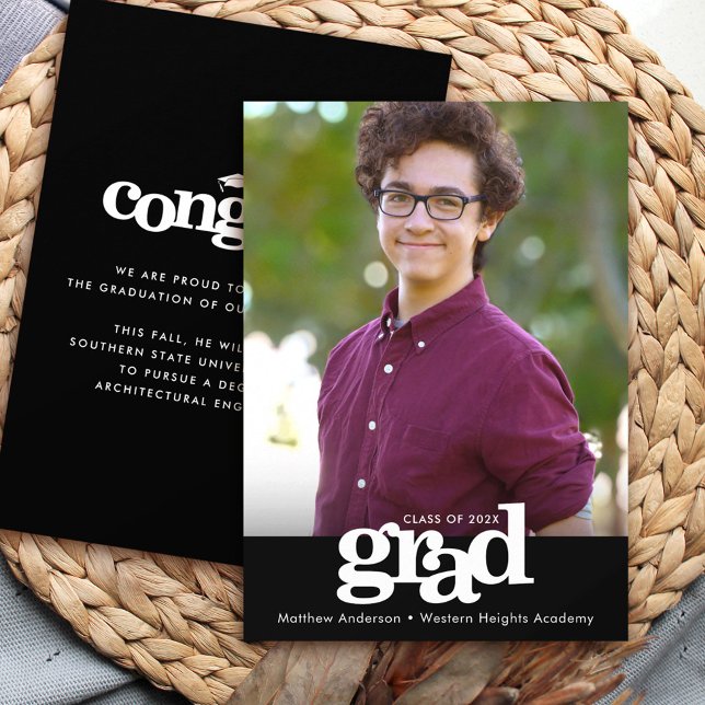 Schwarz-weißer Abschluss 1 Foto Moderne Typografie Ankündigung (Von Creator hochgeladen)