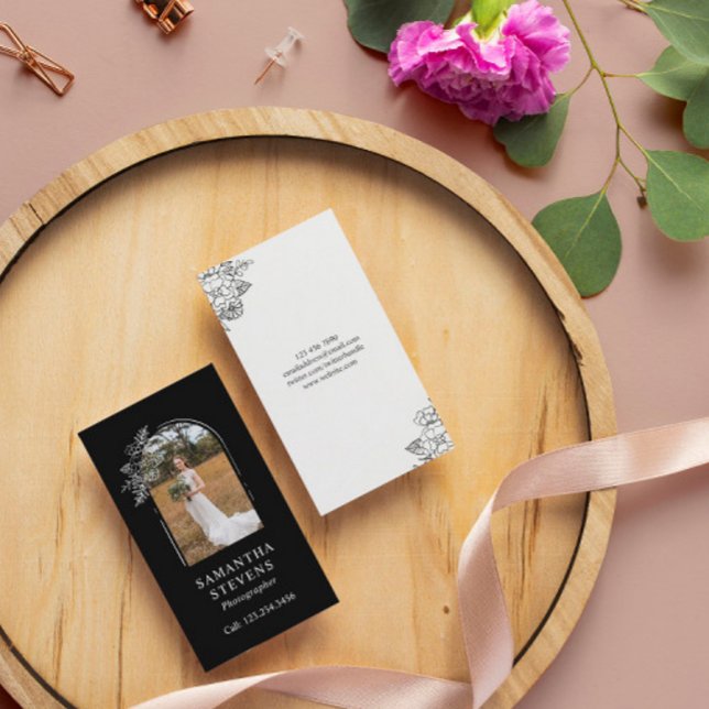 Schwarz-weißer Blütenbogen-Handfotograf Visitenkarte (Von Creator hochgeladen)