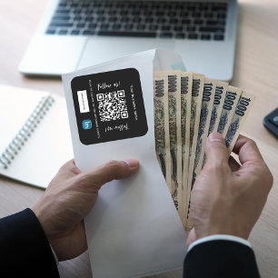 Schwarz-weißer Firmenname qr Codeverknüpfung Quadratischer Aufkleber