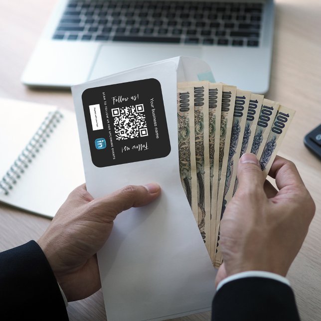 Schwarz-weißer Firmenname qr Codeverknüpfung Quadratischer Aufkleber (Von Creator hochgeladen)