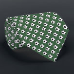 Schwarz-weißer Fußball Fútbol Balls auf Hunter Gre Krawatte<br><div class="desc">Krawatte mit schwarz-weißem Fußball-Fútbol-Ball-Muster auf einem Jäger-grünen Hintergrund auf beiden Seiten der Krawatte. Personalisierbar. Moderne,  trendige und schicke Krawatte für jeden Tag.</div>
