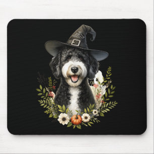 Schwarz-weißer Labradoodle-Hund Halloween-Wasserfa Mousepad