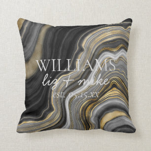 Schwarz-weißer Name des Gold Agate Hochzeitdatums Kissen