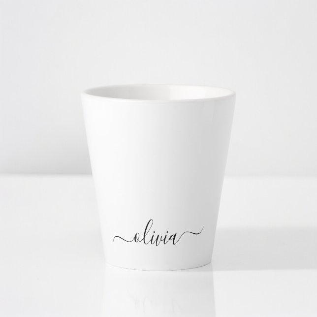 Schwarz-weißer Name für das Girl-Monogramm Milchtasse (Von Creator hochgeladen)