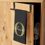 Schwarz-weißer Name für personalisierte Monogramm- Geschirrtuch<br><div class="desc">Dieses elegante Monogramm und das stilvolle Script-Namensdesign können als Geschenk für einen Geburtstag, Muttertag oder jeden Anlass gegeben werden. Es kann mit dem Namen und dem Namen der Person personalisiert werden. Sie können den Schriftart, die Farbe des Schriftartes, die Größe des Schriftartes und die Hintergrundfarbe mit dem Design-Tool ändern. Viel...</div>