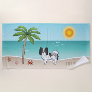 Schwarz-weißer Papillon-Hund am tropischen Sommers Strandtuch