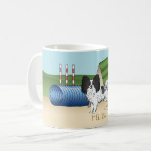Schwarz-weißer Papillon mit Agility-Ausrüstung Kaffeetasse