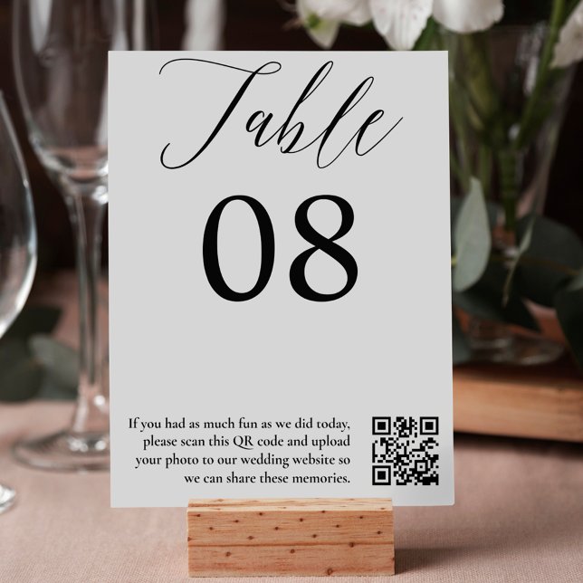 Schwarz-weißer QR-Code für Hochzeiten Tischnummer (Black white calligraphy elegant wedding QR code Table Number)