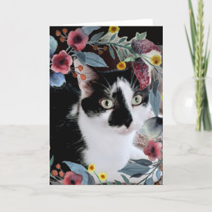 Schwarz-weißer Smokingkatze-Foto mit Blumen Karte