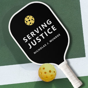 Schwarz-weißer Spaß beim Serving Justice Custom Pickleball Schläger