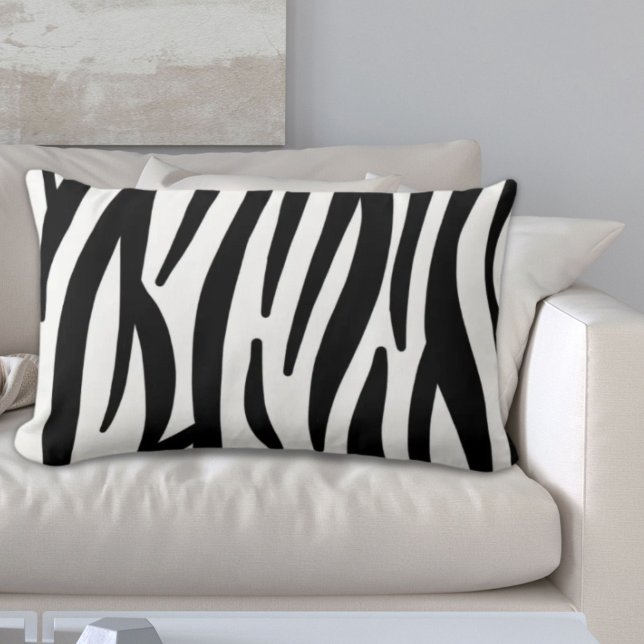 Schwarz-weißer Zebradruck in mädchenhaftem Stil Lendenkissen (girly chic stylish black white zebra print lumbar pillow)