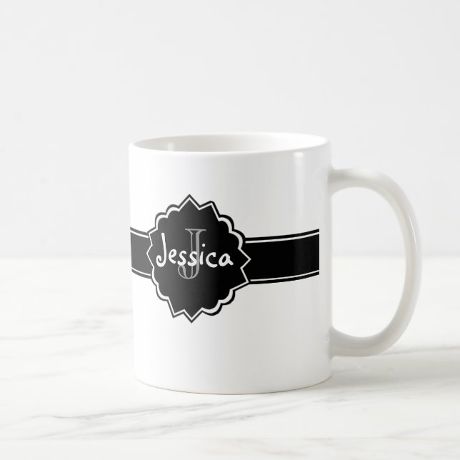Schwarz-weißes Abzeichen mit Monogramm Kaffeetasse (Rechts)