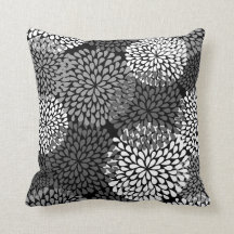 Schwarz-weißes Blumenkissen - Chrysantheme