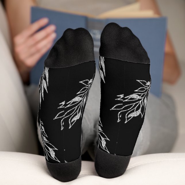 Schwarz-weißes Blumenmuster mit eigener Marke Socken (Unterseite)